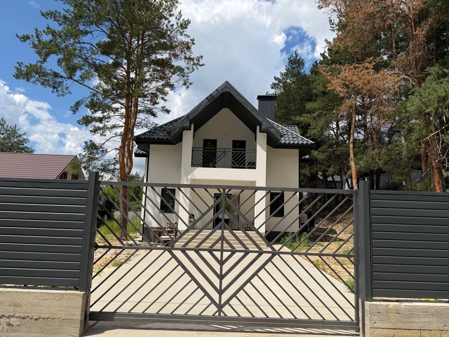 Будинок 174 м² біля соснового лісу