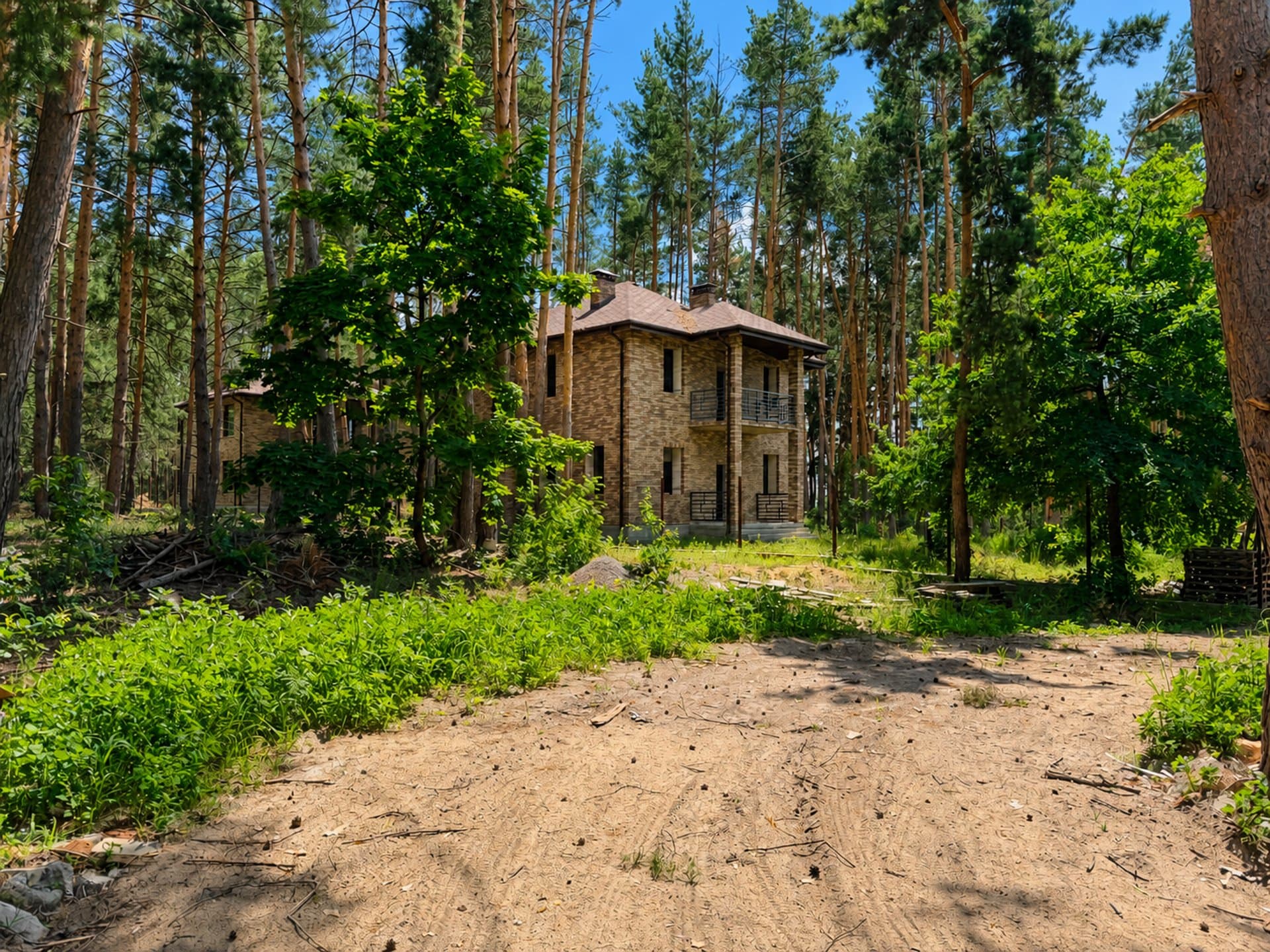 Будинок 200 м² серед соснового лісу
